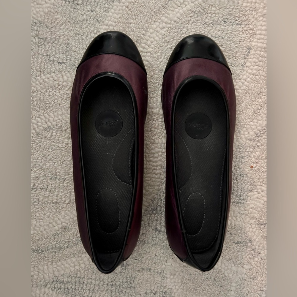 Pluggz Women's Flats